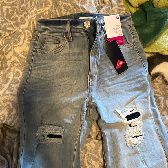 So. high waisted, covered washed ripped jeans. - Picture 1 of 5
